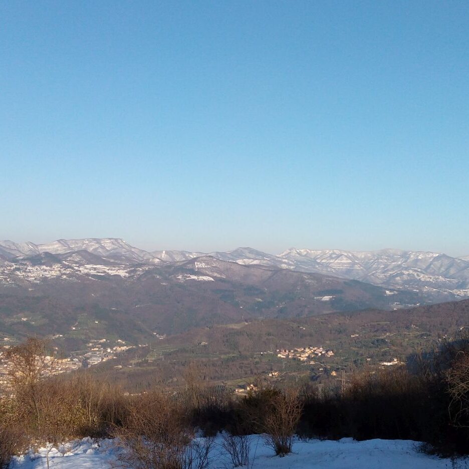 Vista del crinale 00 dalla Calvana neve