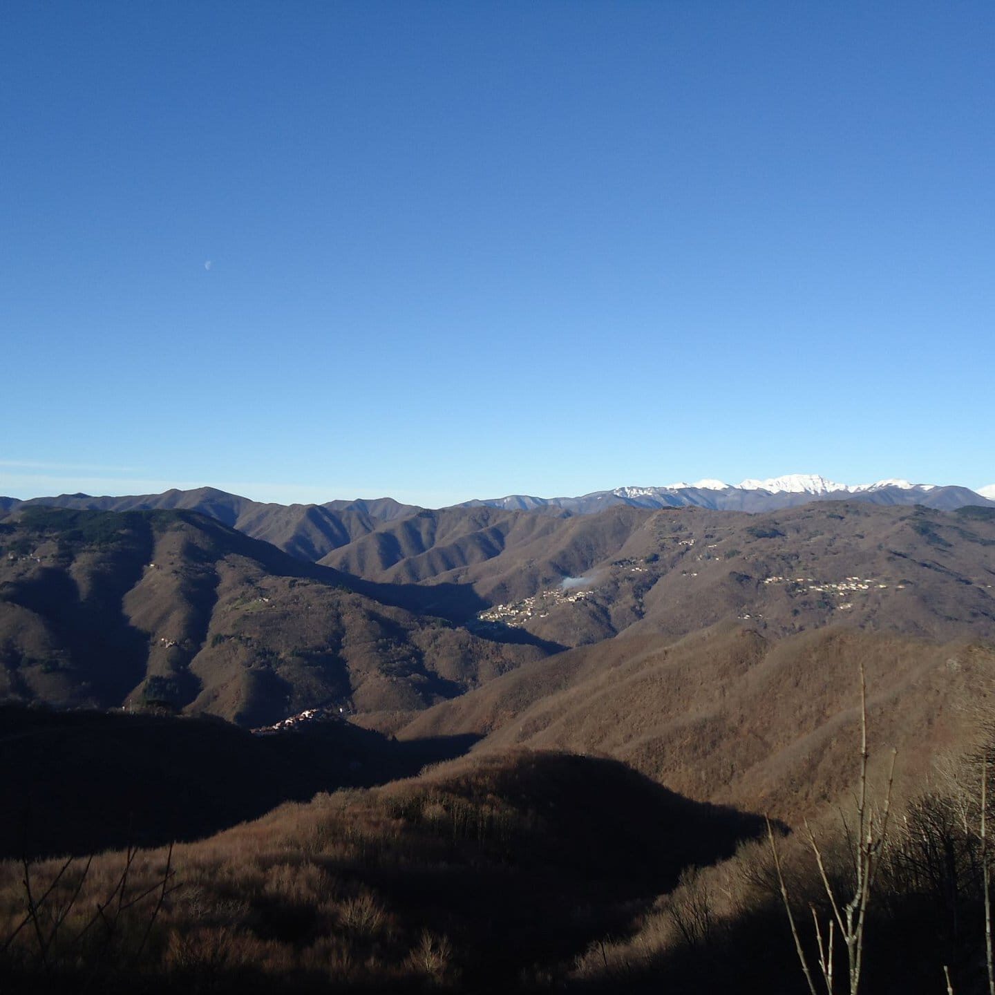 Vista verso le Valli della Limentra dallo 00